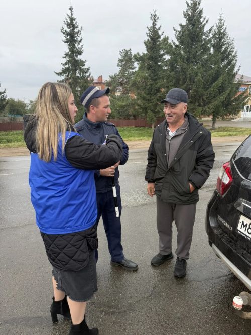 В Камском Устье поздравили пожилых участников дорожного движения