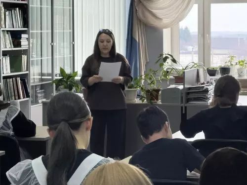 Камскоустьинцы провели акцию ко Дню воссоединения Крыма с Россией