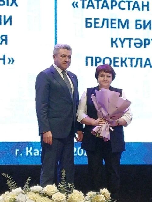 Знаком отличия «Почетный наставник» наградили педагога из Камско-Устьинского района