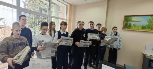 Алтынчы сыйныф укучылары редакциядә кунакта