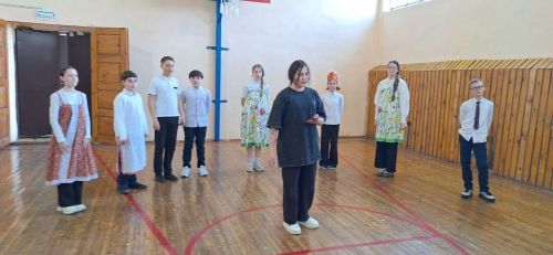 Ученики Затонской школы передали народный колорит через танец