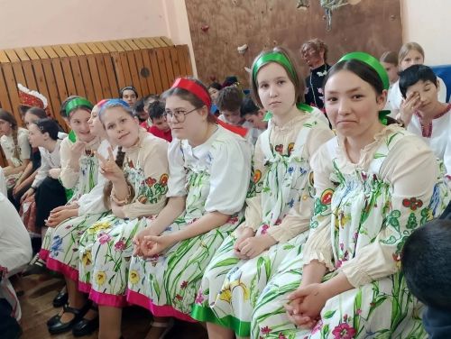Ученики Затонской школы передали народный колорит через танец