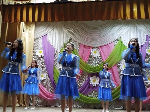 Яркий праздник песни прошел в Камском Устье