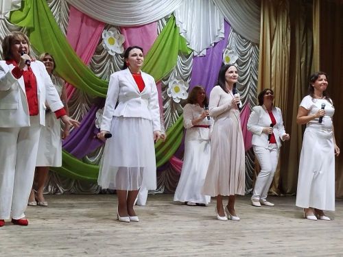 Яркий праздник песни прошел в Камском Устье