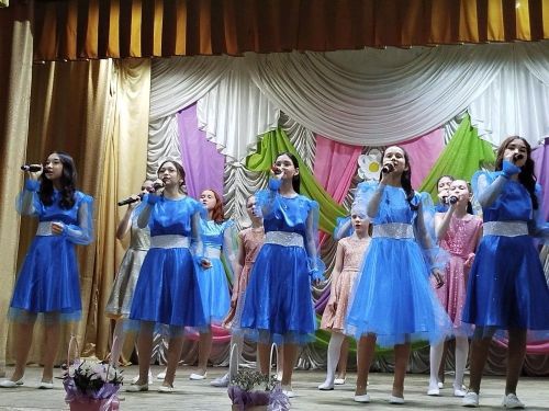 Яркий праздник песни прошел в Камском Устье