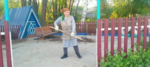 Данышевские активистки организовали субботник на роднике