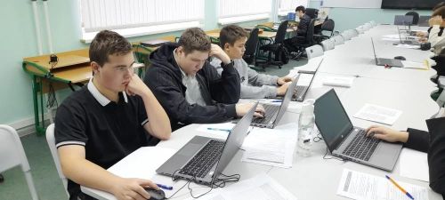С 1 сентября российских школьников начнут учить работе с искусственным интеллектом