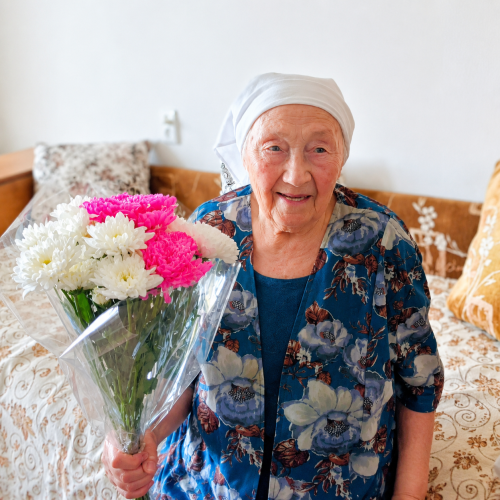 В Казани поздравили труженицу тыла Зайтуну Ганееву в честь 100-летия и Дня Победы
