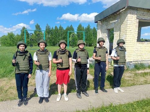 Десятиклассники Камско-Устьинского района произвели выстрелы из автомата боевыми патронами