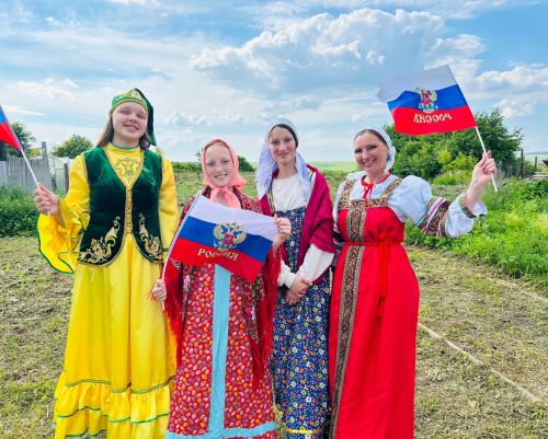 Камскоустьинцы приняли участие во Всероссийской акции «Надень народное на День России»