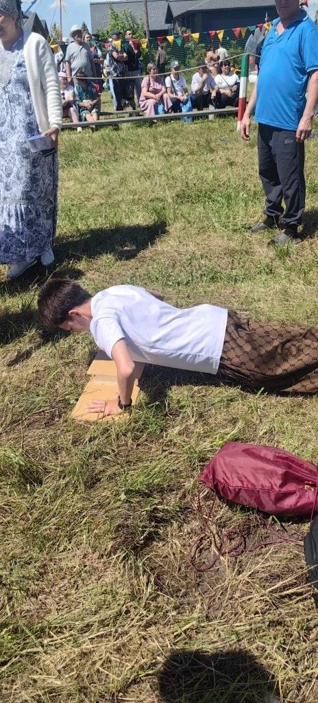 На майдане  не было отбоя от желающих проявить сноровку