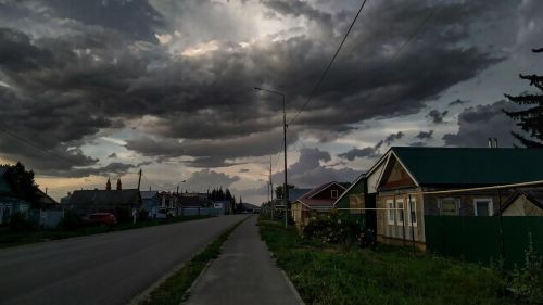 Ливни переполнили пруд в селе Сапеево: на дамбе введен особый режим