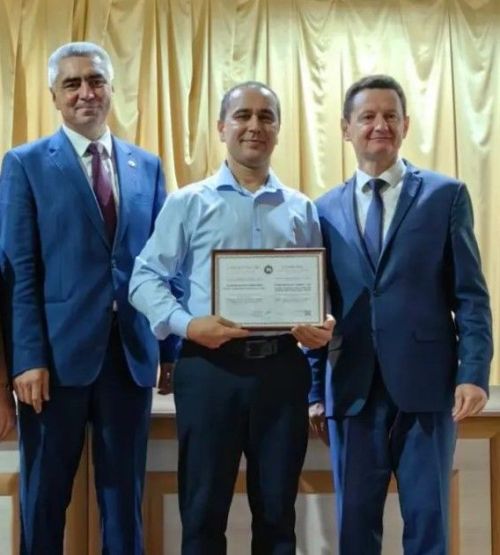 Шесть педагогов района занесены на электронную доску почета