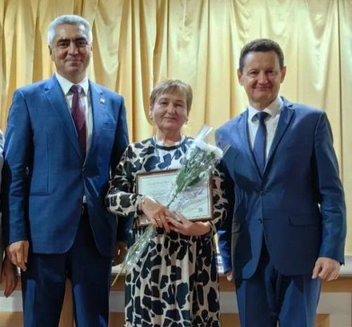Шесть педагогов района занесены на электронную доску почета