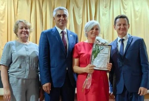Педагоги - победители профессиональных конкурсов отмечены грамотами
