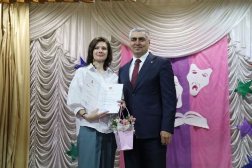 Концерт и награждение работников культуры Камско-Устьинского района украсили профессиональный праздник
