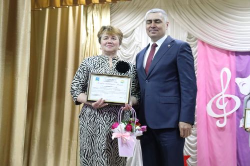 Концерт и награждение работников культуры Камско-Устьинского района украсили профессиональный праздник