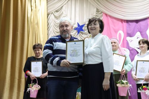 Концерт и награждение работников культуры Камско-Устьинского района украсили профессиональный праздник