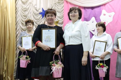 Концерт и награждение работников культуры Камско-Устьинского района украсили профессиональный праздник