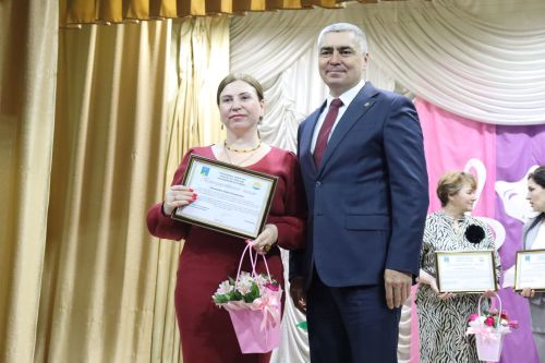 Концерт и награждение работников культуры Камско-Устьинского района украсили профессиональный праздник