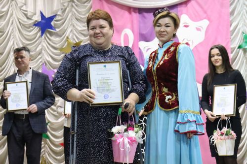 Концерт и награждение работников культуры Камско-Устьинского района украсили профессиональный праздник