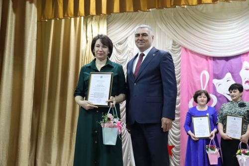 Концерт и награждение работников культуры Камско-Устьинского района украсили профессиональный праздник