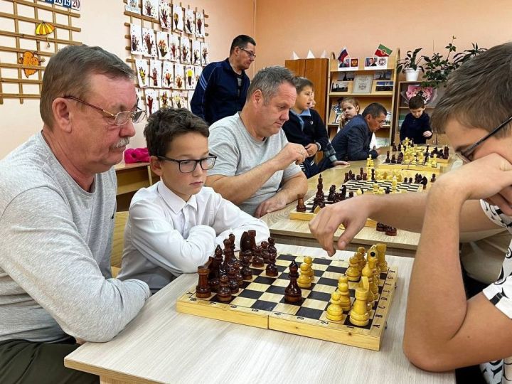 В школах Камско-Устьинского района прошли мероприятия, посвященные Дню отца