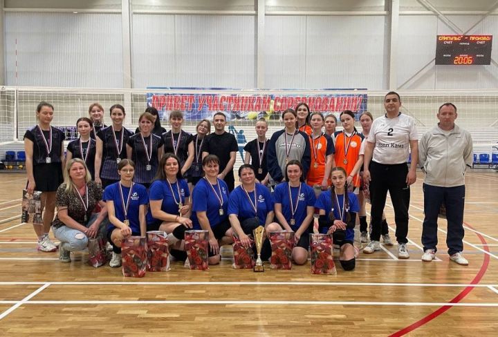 У женской волейбольной лиги новый победитель