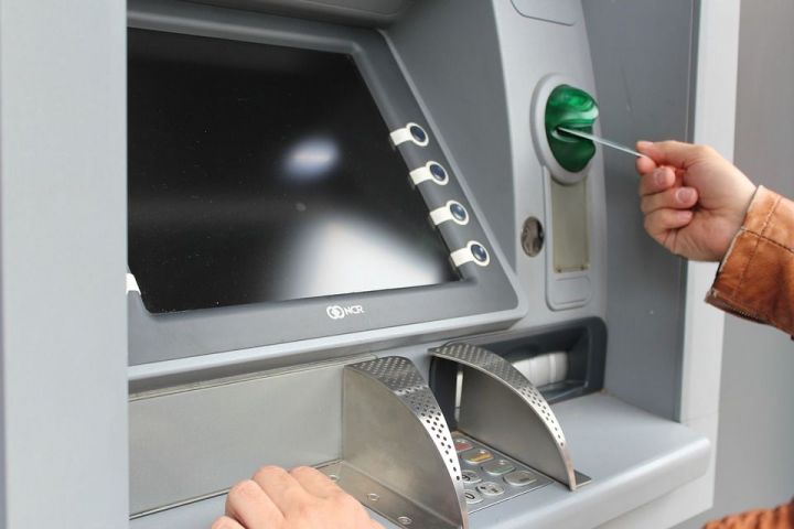 А вы готовы снимать деньги через банкомат с помощью смартфона?