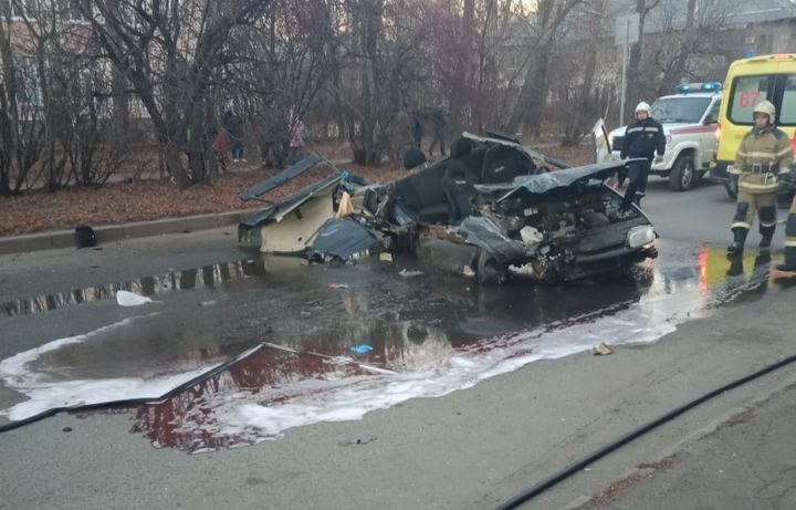 Видео: жуткая авария на Голубятникова