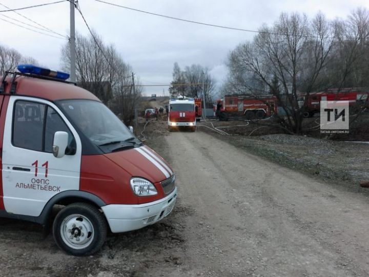 На пожаре в Татарстане один человек погиб и трое обгорели