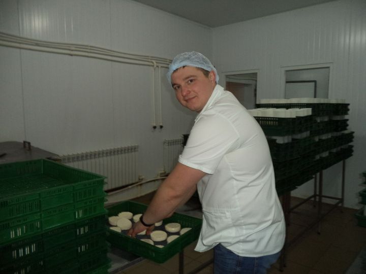Люди труда: Преданность любимому делу помогла молодому специалисту наладить производство уникальных сыров с белой плесенью