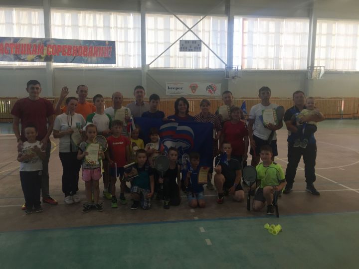 В Камское Устье прошел районный турнир по бадминтону среди семей