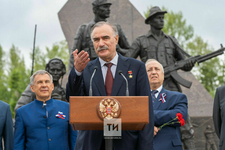 Минниханов открыл в парке Победы в Казани памятник воинам-интернационалистам