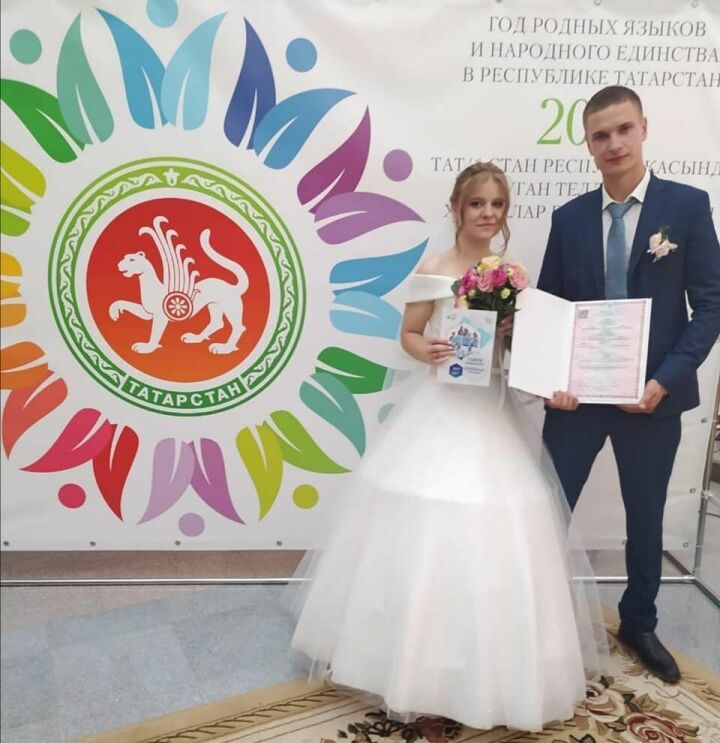Вторую неделю подряд в Камско-Устьинском ЗАГСе регистрируют браки