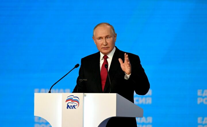 По поручению Путина банкам запретят автоматически списывать социальные выплаты