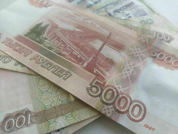 2 сентября россиянам, которые получают пенсию на банковскую карту, перечислят по 10 тысяч руб.