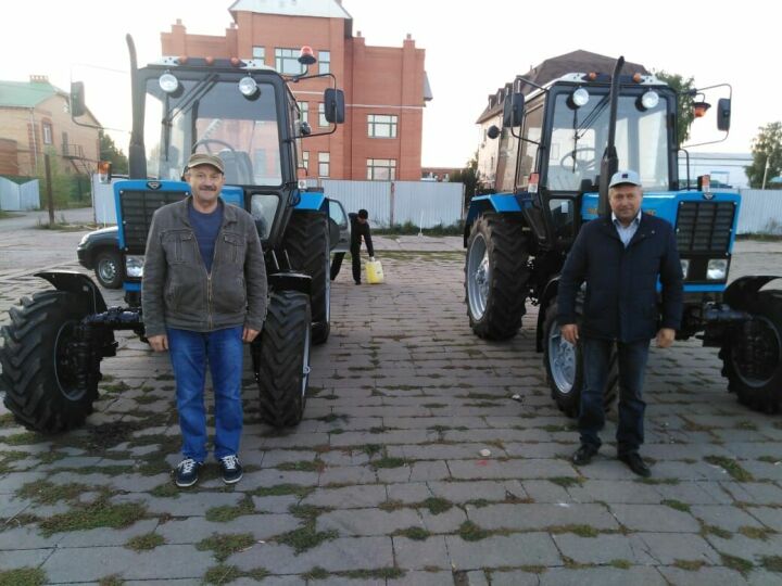  Пять тракторов получили сельские поселения Камско-Устьинского района