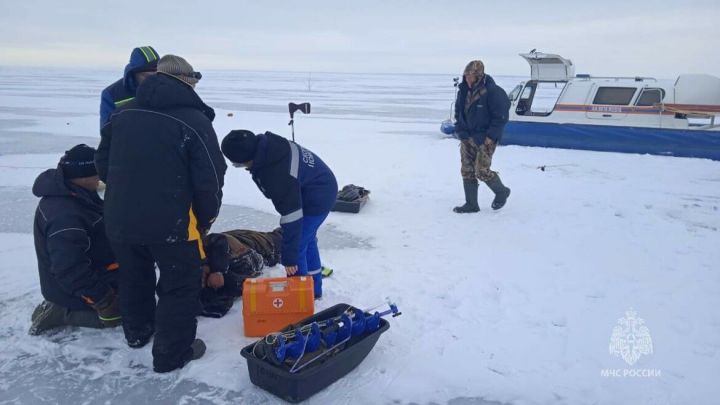 В Камско-Устьинском районе спасли рыбака, которому стало плохо