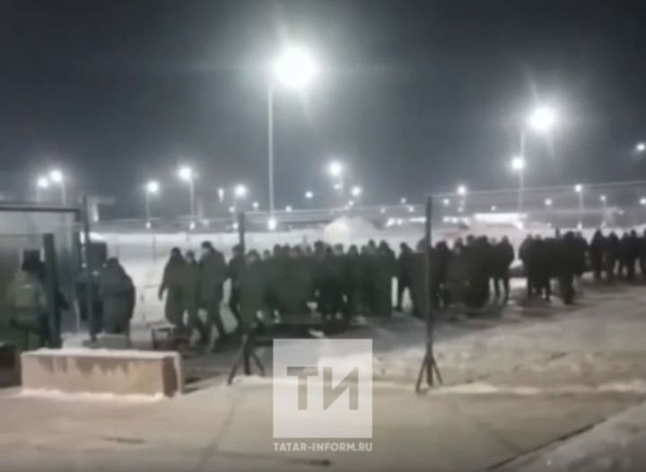 Видео с мобилизованными в Казани, где они снесли ворота КПП и покидают часть - является недостоверным