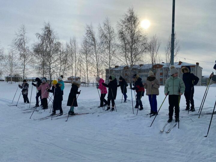 Лыжная эстафета прошла в Камскоустьинской школе в рамках Месячника мужества