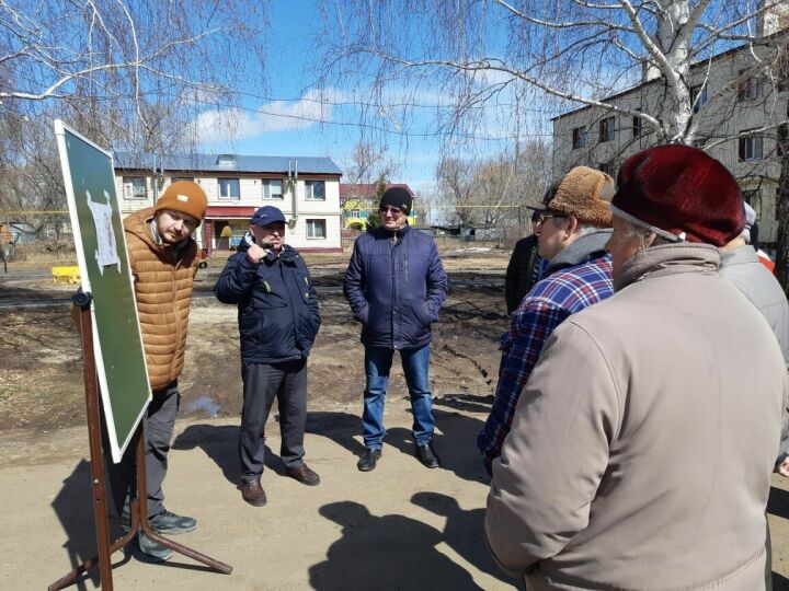 Три двора в Куйбышевском Затоне обсудили сегодня с проектантами