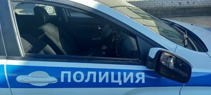 Нетрезвую камскоустьинку за рулем от сотрудников ГИБДД защищали родственники