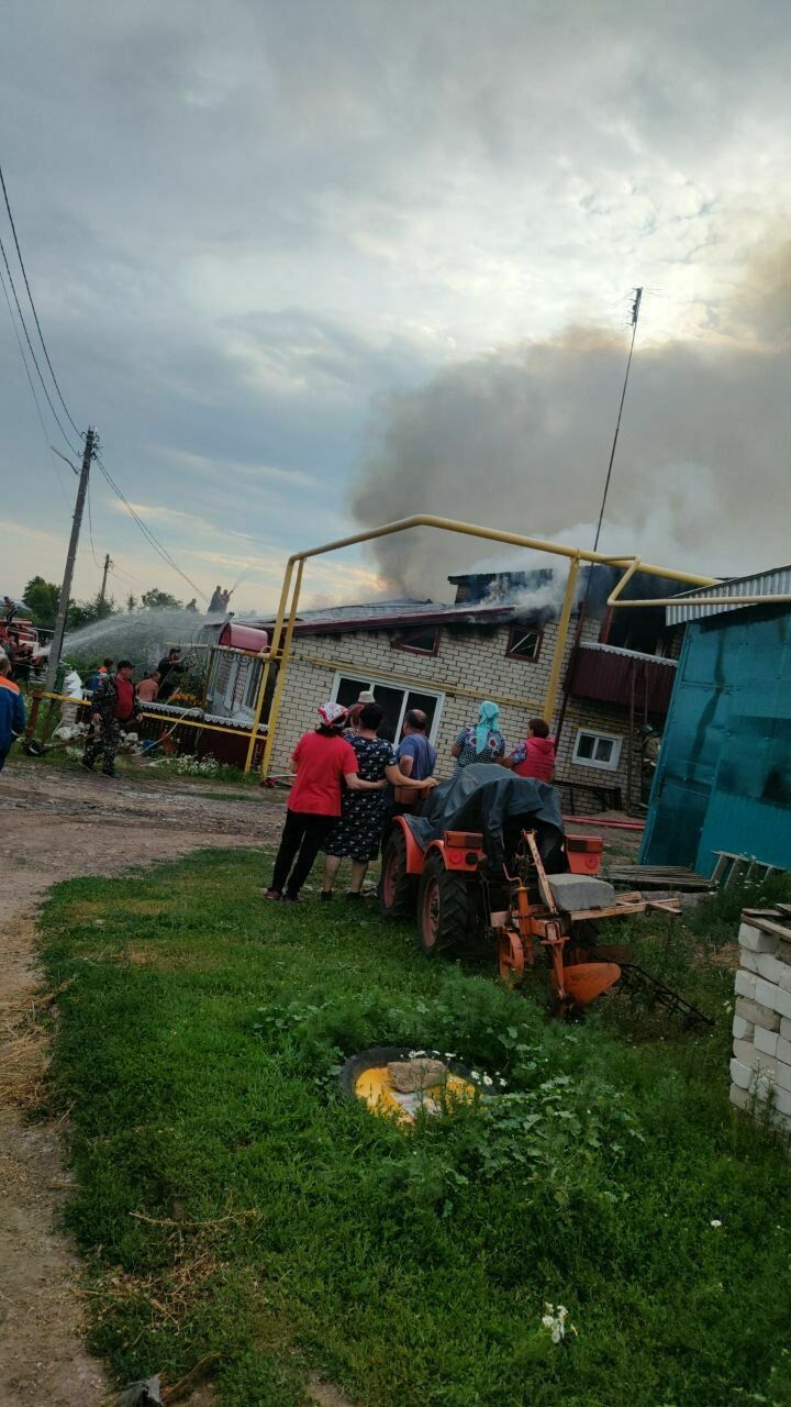 В Камском Устье горит жилой дом