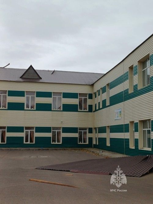 В Татарстане сильный ветер повредил кровли 6 зданий