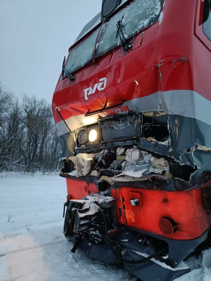 Два поезда столкнулись лоб в лоб в Ульяновской области