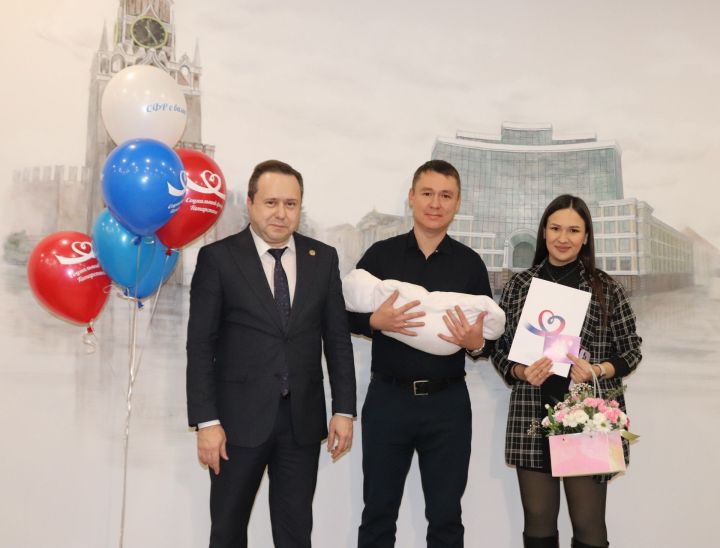 В преддверие Дня матери Отделением СФР Татарстана оформлен 400 тысячный сертификат на материнский капитал