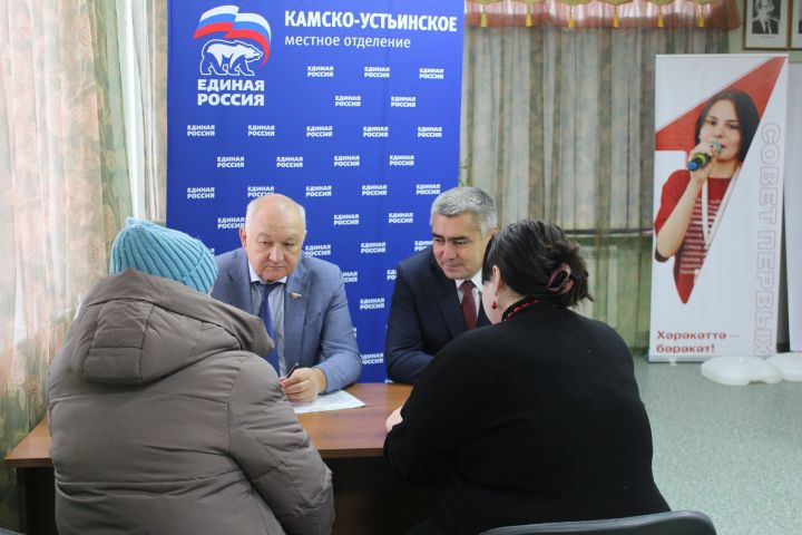 Депутат Госдумы провел личный прием жителей Камско-Устьинского района