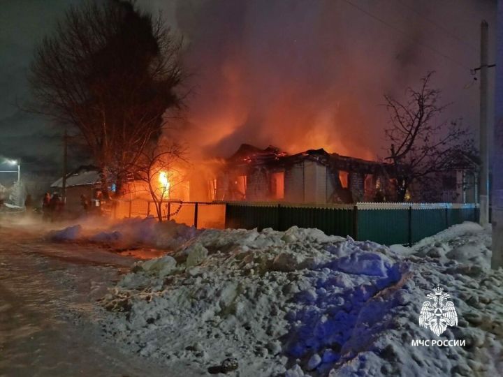 Крупный пожар вспыхнул в Татарстане