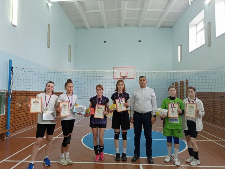 В Камском Устье стартовали турниры по пляжному волейболу